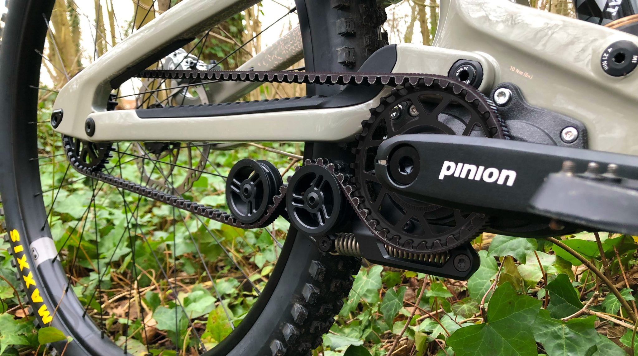 Belt drive mountain bikes INSTINCTIV